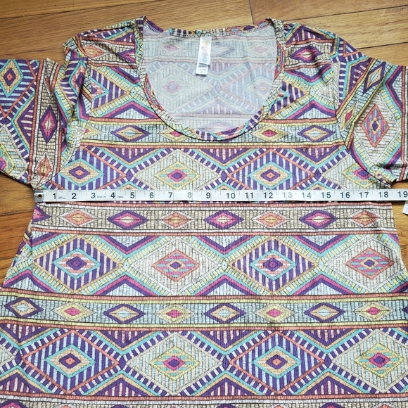 Lularoe NWT Perfect T Colorful Geometric Pattern Women's Top Oversized Size M - Picture 4 of 8